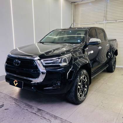 TOYOTA HILUX 2.8 D-4D TURBO DIESEL CD SRX PLUS 4X4 AUTOMÁTICO